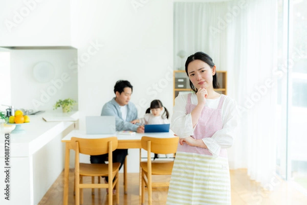 Fototapeta リビングで悩むママ