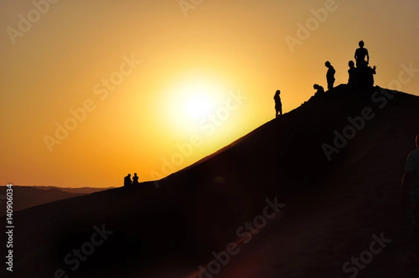 Obraz People Silhouetted On A Desert Dune