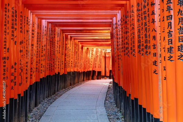 Obraz Orange wooden gates of Fushimi Inari Shrine, in Kyoto, Japan. 
