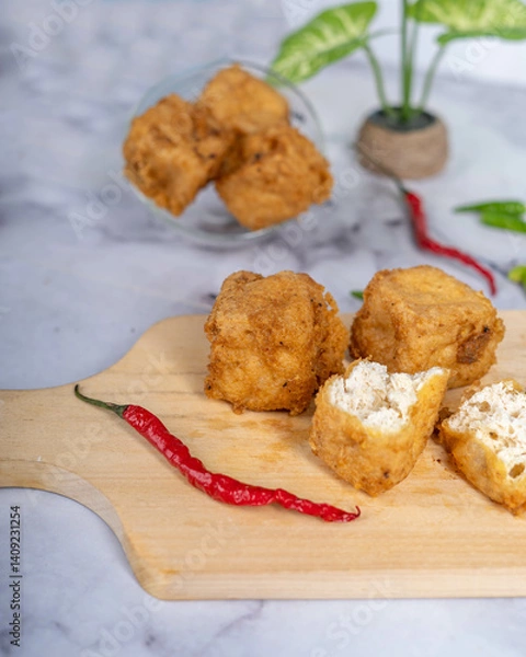 Obraz Crispy Brown Fried Tofu That Looks Crunchy And Savory With A Colorful Background Looks Very Appetizing.