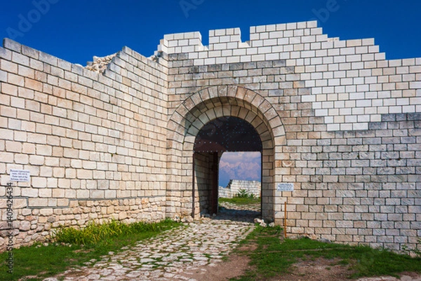 Fototapeta In the ruins of The Shumen Fortress