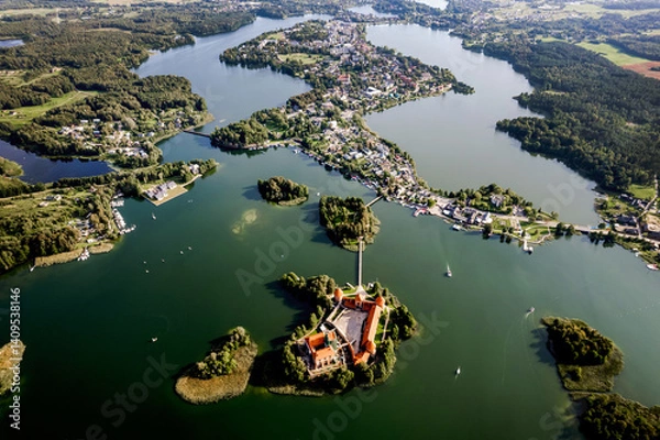 Fototapeta The historic Trakai Island Castle, set amidst the serene waters of Lake Galve in Lithuania.