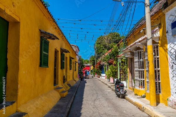 Obraz A view up a colourful backstreet in the Getsemani district of Cartagena, Columbia in springtime