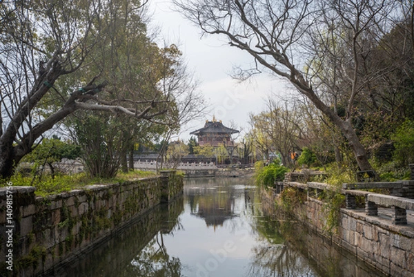 Fototapeta Ancient Chinese Garden Landscape with Reflection