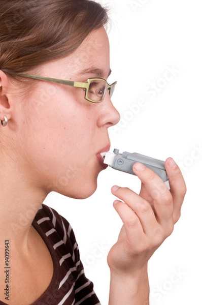 Fototapeta The woman uses a medicine for an asthma