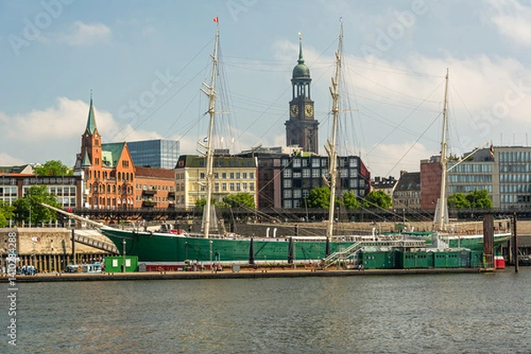 Obraz Skyline of Hamburg with famous historic sailing boat and church tower at St. Pauli Landungsbrücken