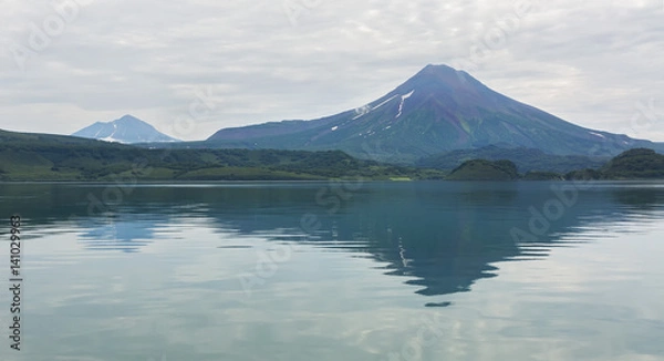 Obraz Ilyinsky stratovolcano near Kurile Lake.