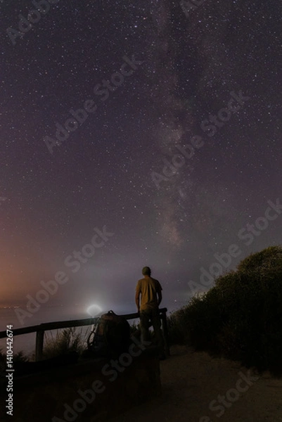 Fototapeta Contemplado la vía láctea a pesar de la contaminación lumínica
