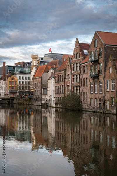 Obraz Scenic Ghent Canals with People Strolling Around