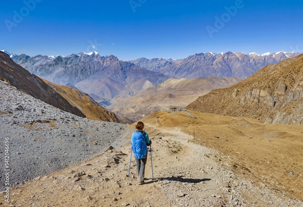 Fototapeta Himalayas, Nepal - The famous hiking on the roof of the world called Annapurna Circuit in the Himalaya range mountain, with little village, buddhist stupa and mountains of 8000 meters.