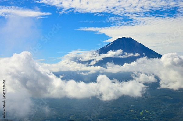 Obraz 御坂山地の雪頭ヶ岳より望む雲わく夏の富士山
