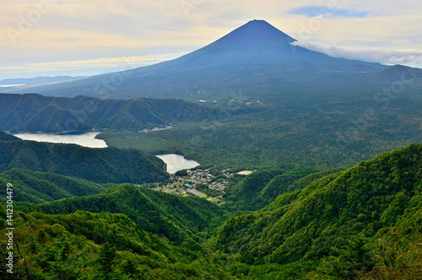Obraz 御坂山地の吉沢山から　夏の富士山と緑の山地を望む
