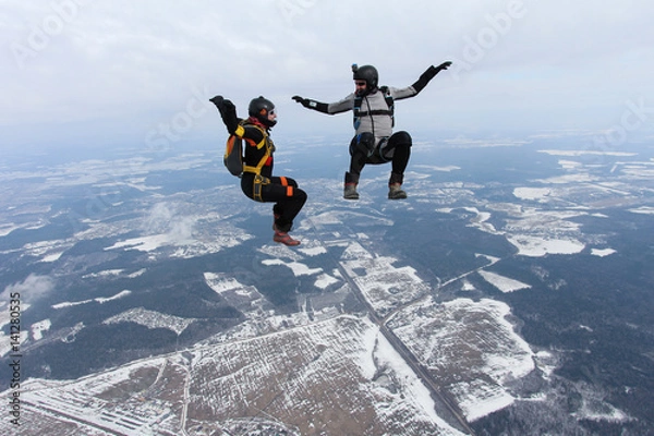 Fototapeta Skydivers make fun in the sky.