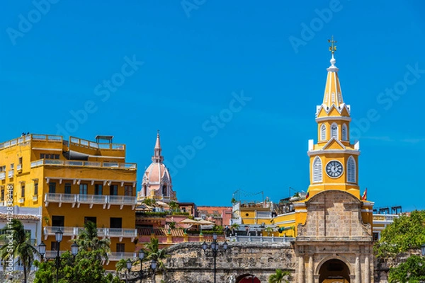 Obraz A view towards the clock tower gate into the old city of Cartagena, Columbia in springtime