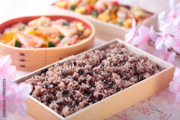 Fototapeta 日本でお祝いの行事の時に食べるピンクの背景で桜を入れて撮影したお赤飯