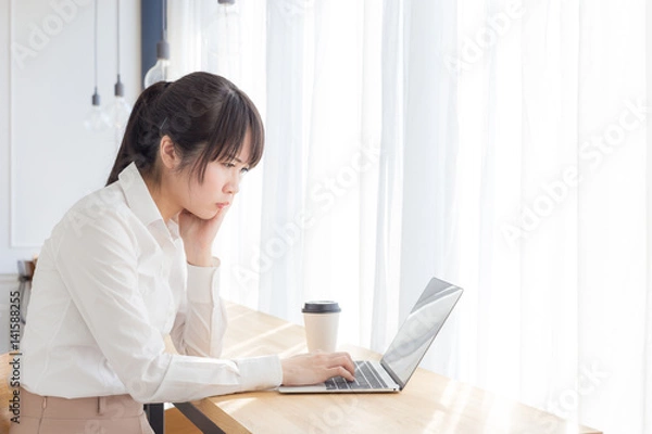 Fototapeta 女性　カフェ