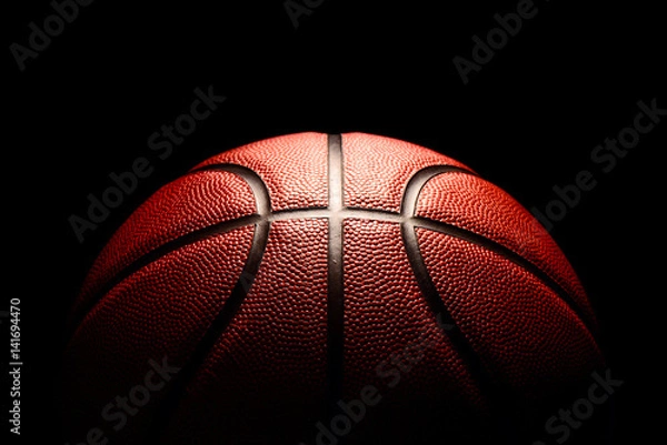 Obraz koszykówka na czarnym tle.