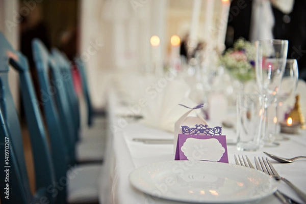 Fototapeta A very nicely decorated wedding table with plates and serviettes.