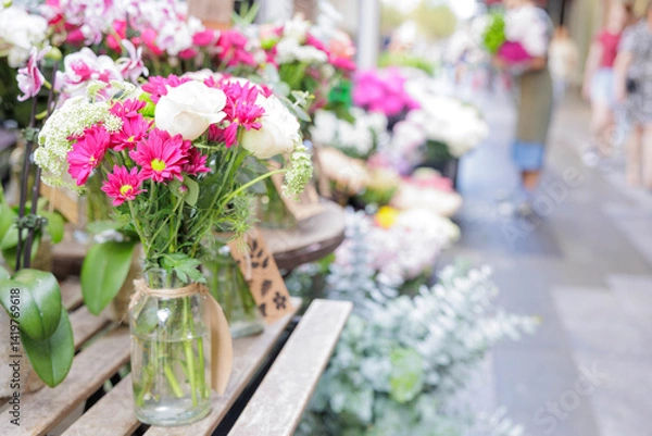 Fototapeta 花屋さんの店頭に並んでいる花々