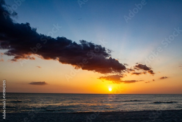 Obraz Sunsets Over Beaches, Palm Trees and Oceans