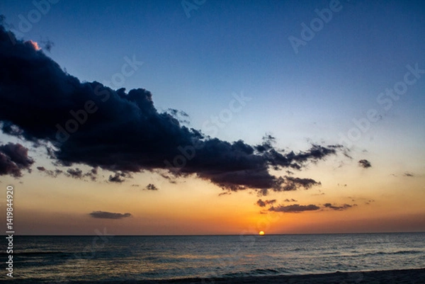 Obraz Sunsets Over Beaches, Palm Trees and Oceans