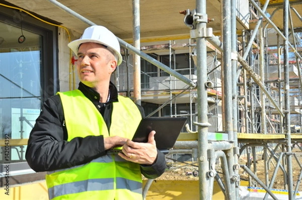 Obraz Bauleiter mit Laptop auf der Baustelle
