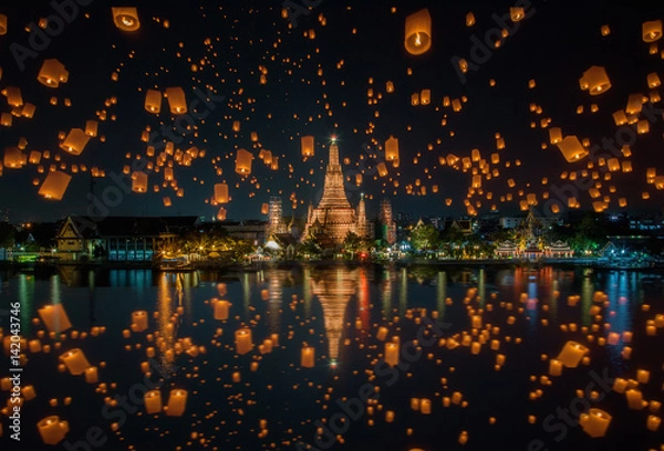 Fototapeta Floating lamp in yee peng festival at wat arun, Bangkok, Thailand