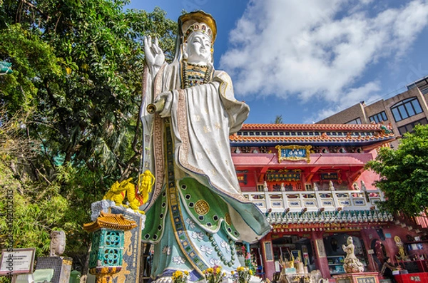 Fototapeta Kwun Yam Shrine in Located at the southeastern end of Repulse Bay is a quaint Taoist temple which is popular for its colorful mosaic statues of Chinese mythology deities.