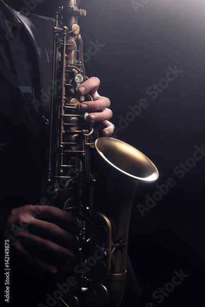 Fototapeta Saksofonista Saksofonista grający na saksofonie altowym. Instrumenty muzyczne