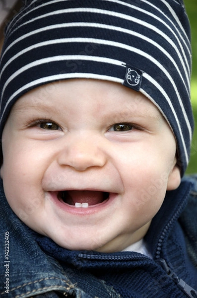 Obraz Baby lacht und zeigt seine Zähnchen