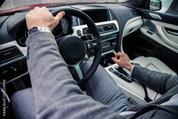 Obraz мужчина за рулем авто