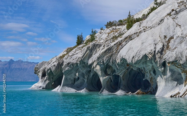 Fototapeta Marble Caves, the most beautiful natural sight in General Carrera Lake in Chile. Surreal rock formations. Curved walls covered in unique patterns. Reflected blue light from turquoise water. Boat tour.