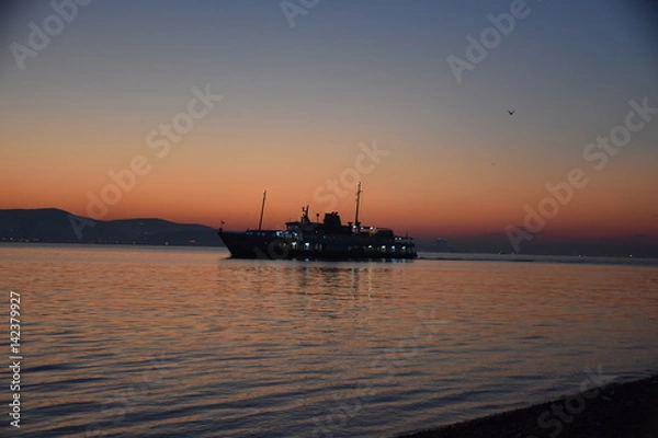 Obraz Dawn and ferry.