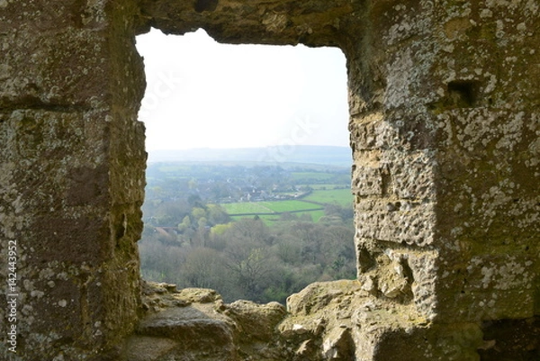 Fototapeta The ruins of Corfe castle in Springtime,
