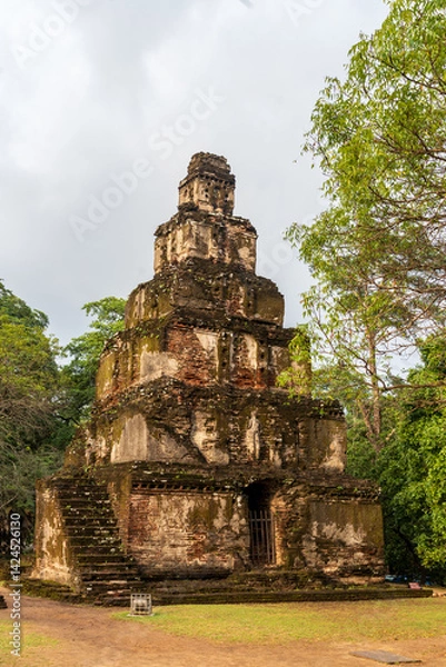 Fototapeta Satmahal Prasada, a 12th-century step pyramid in Polonnaruwa, Sri Lanka, possibly a Buddhist stupa
