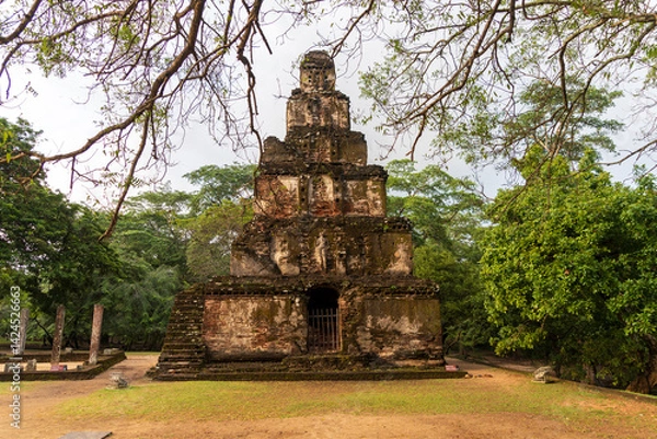 Fototapeta Satmahal Prasada, a 12th-century step pyramid in Polonnaruwa, Sri Lanka, possibly a Buddhist stupa