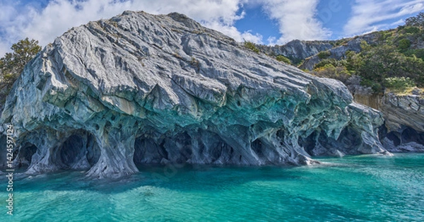 Fototapeta Marble Caves, the most beautiful natural sight in General Carrera Lake in Chile. Surreal rock formations. Curved walls covered in unique patterns. Boat tour to the caves. Tourist attraction.