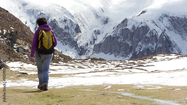 Fototapeta hiker in the Pyrenees in spring with snow, col du Soulor