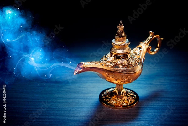 Obraz Magiczna lampa Aladdin / Genie z dymem na ciemnym tle