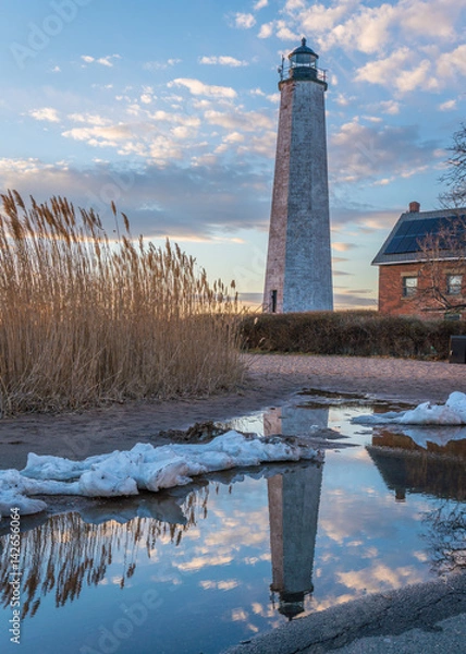 Fototapeta Lighthouse with reflection 