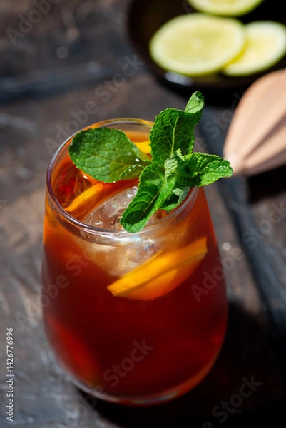 Obraz glass of iced tea with lemon and fresh mint, vertical