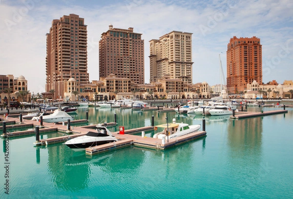 Fototapeta The luxury development of the 'Pearl' in Doha, Qatar
