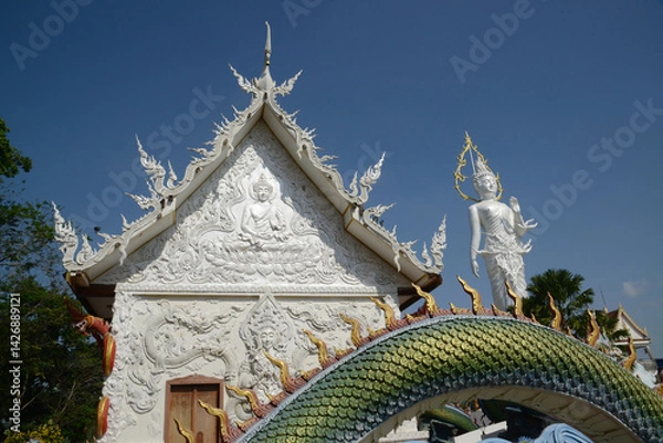 Fototapeta Phra Phutthaphon Sri Asvamuni, a 28-meter-high standing Buddha statue bestowing blessings at Wat Nong Jab Tao. Located at Chon Buri Province in Thailand.