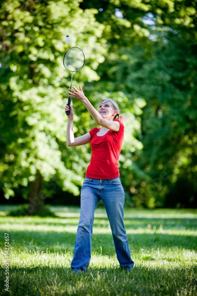 Obraz girl playing badminton in the park 2