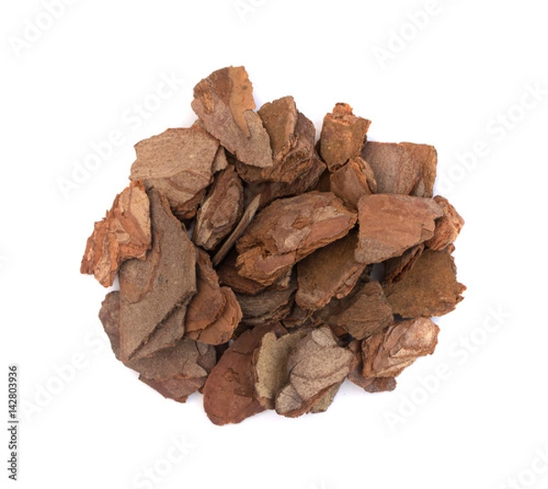 Fototapeta Heap Of Pine Tree Bark Chip Isolated