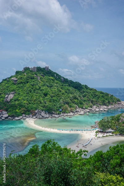 Fototapeta The most famous viewpoint in Koh Nang Yuan - Koh Tao overlook the beautiful curve of the beach, natural turquoise ocean like paradise. One of the top tourist destination for summer holiday in Thailand