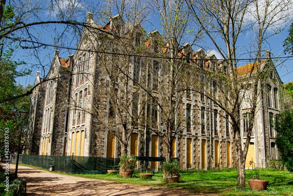 Obraz Old historic building surrounded by nature in Caldas da Rainha, Portugal