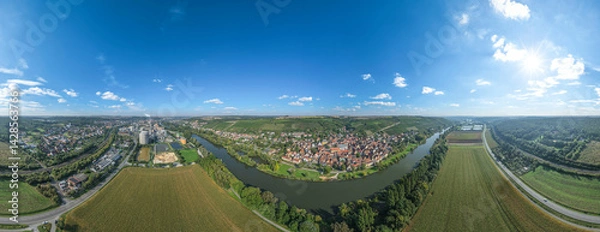 Obraz Das Maintal bei Frickenhausen im unterfränkischen Kreis Würzburg aus der Vogelperspektive