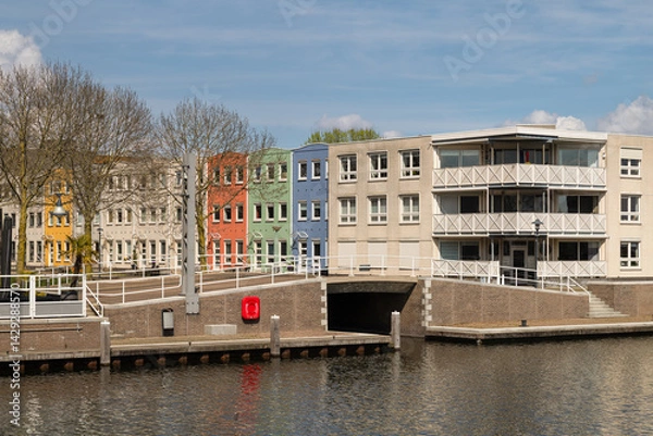 Fototapeta Modern colorful canal houses in the center of Zeewolde in the Netherlands.