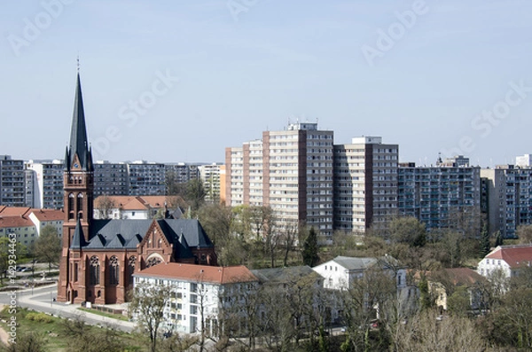Obraz Frankfurt an der Oder mit Kreuz-Kirche und Pablo-Neruda-Block